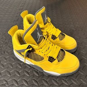 Jordan Retro 4 Lightning